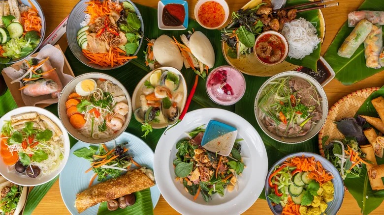 Une exploration culinaire du Vietnam à travers le regard des voyageurs étrangers 