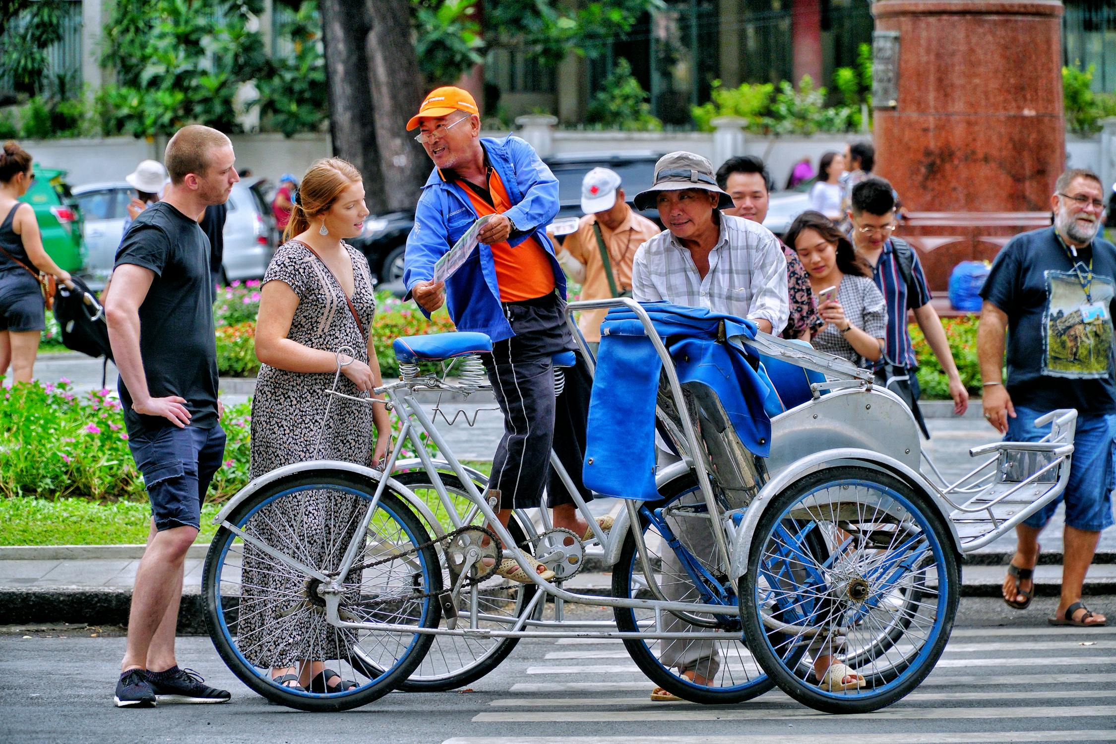 Derrière chaque cyclo-pousse se cache une histoire humaine.