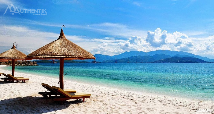La plage de My Khe est classée parmi les plus belles plages du monde par le magazine Forbes.