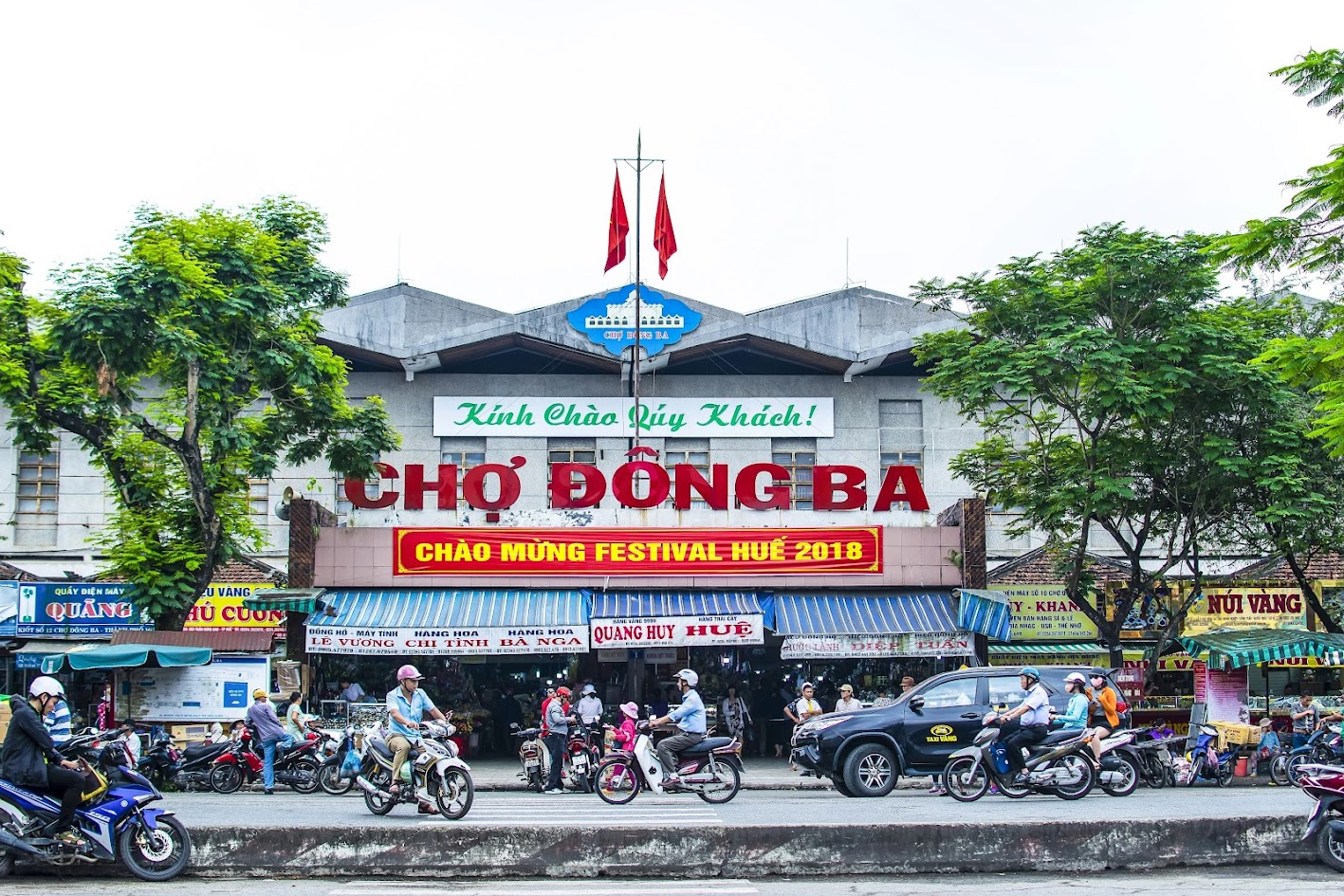 Đông Ba : étals colorés et spécialités de Huế