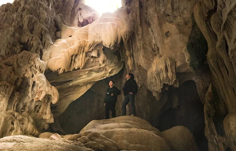 La grotte Ma Tien attire les voyageurs amateurs de sensations fortes. 