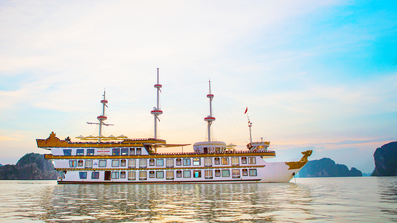 Top 10 + des bateaux et jonques pour la croisière en baie d’Halong
