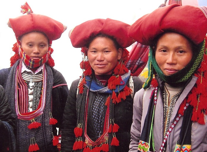 ethnie dao rouge habit traditionnel sapa