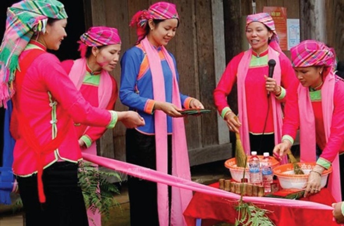 ethnie giay habit traditionnel sapa vietnam
