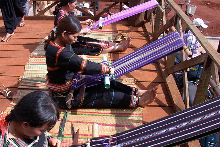 ethnie gia rai tissage traditionnel
