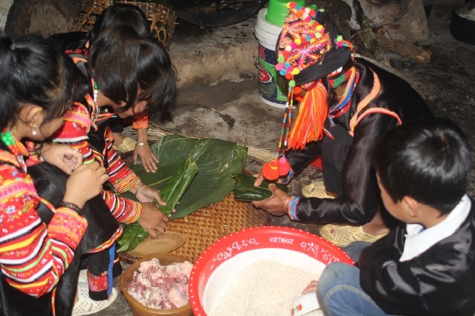 Ethnique Ha Nhi Vietnam tet banh chung