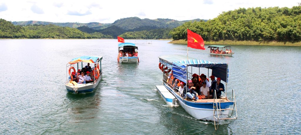 excursion en bateau - Le lac de Ta Dung – un joyau caché dans les Hauts Plateaux du Centre