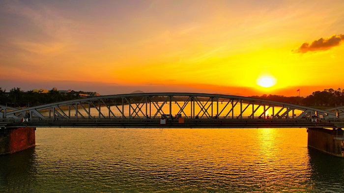 experience séjour Hue Vietnam pont truong tien