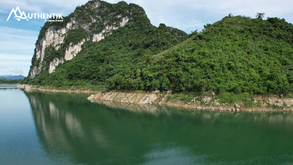 Le lac de Hòa Bình est le plus grand lac artificiel du Vietnam