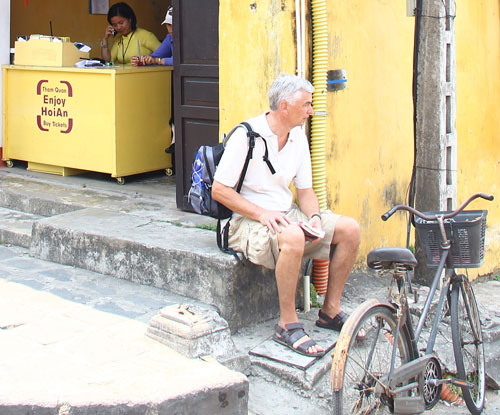 Pause bien méritée pour ces cyclistes fatigués après leur périple à Hoi An