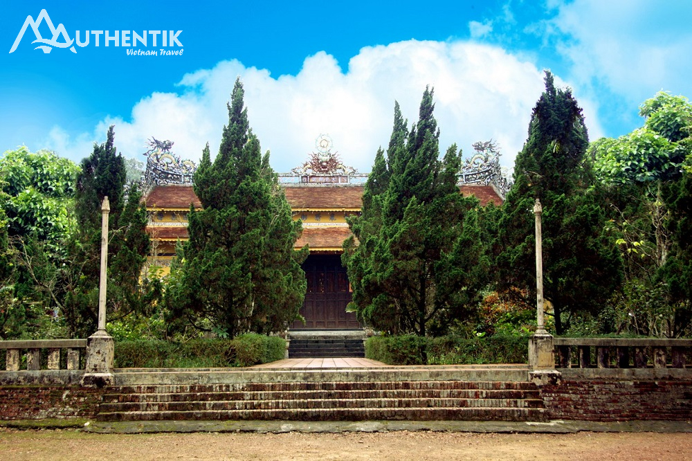 La pagode Bao Quoc abrite une école de formation pour les moines