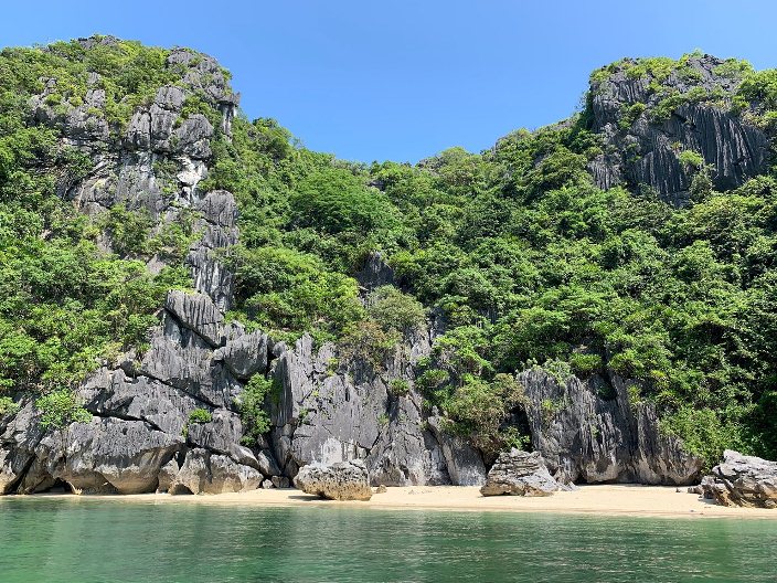 Les petites jonques en baie de Lan Ha (la plus authentique)