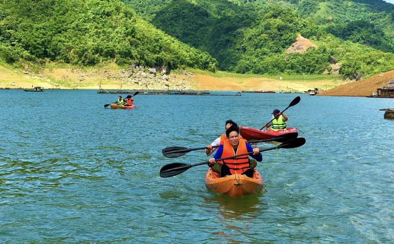 kayaking à Thung Nai