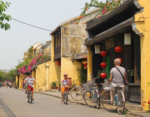 Une charmante scène paisible à Hoi An - balade-à-vélo