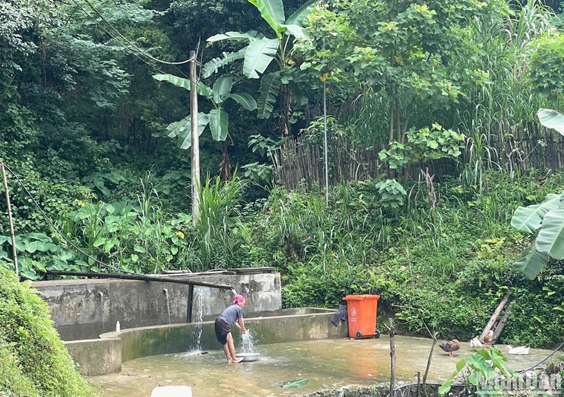 Le réservoir d'eau public du village de Khuôi Khon.