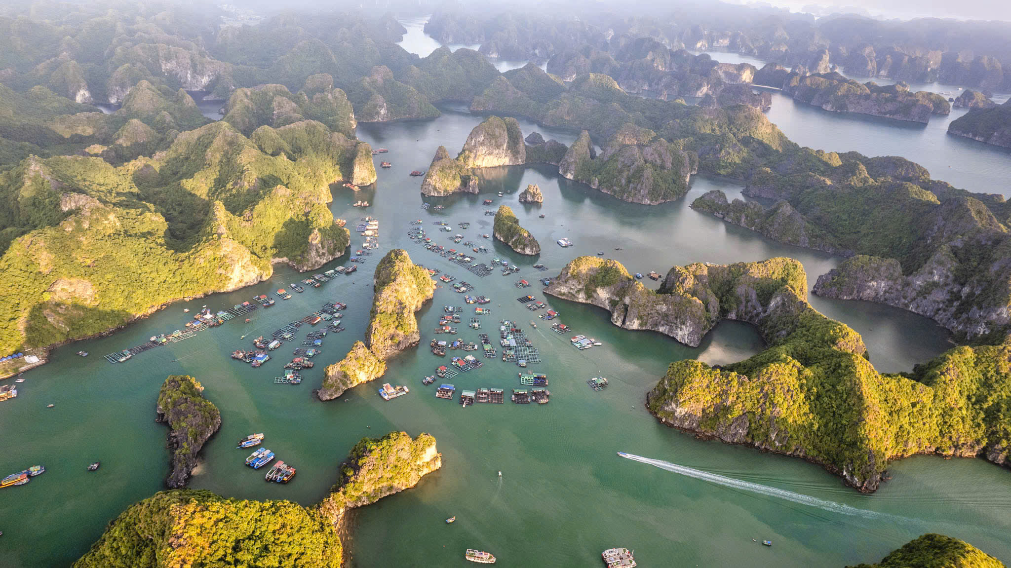 Magnifique baie de Lan Ha - la petite soeur de la baie d'Halong