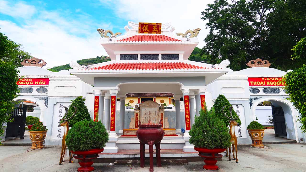 temple Thoai Ngoc Hau