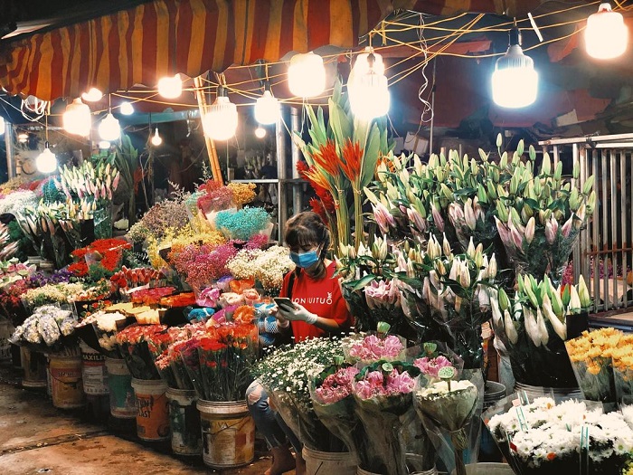 Marche fleurs Quang Ba Hanoi vendeur