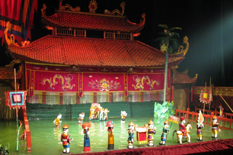 Spectacle de marionnette sur l'eau à Hanoi