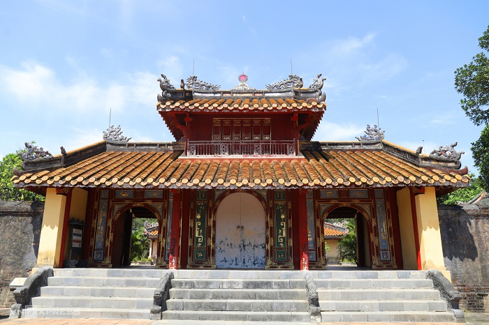 mausolee Minh Mang porte hien duc