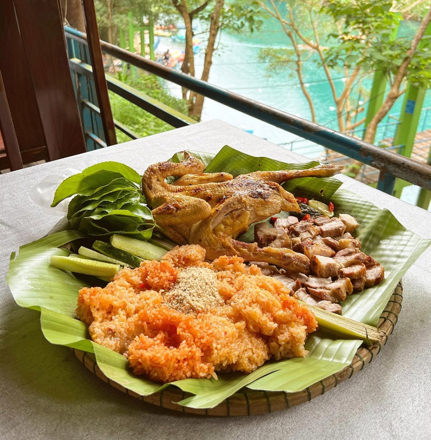 Un délicieux repas servi par un petit restaurant situé dans la zone du ruisseau Mooc , idéal pour reprendre des forces après vos activités