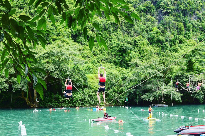 Le ruisseau Mooc à Quang Binh propose diverses activités nautiques