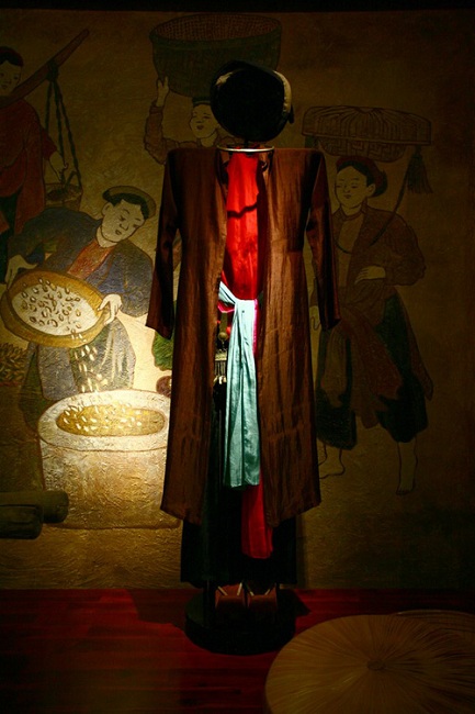 musee ao dai robe vietnamienne quatre tissus