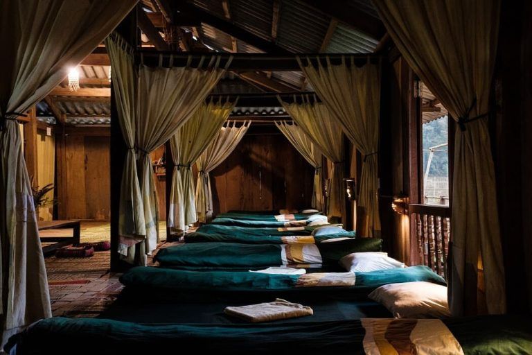 Maison sur pilotis des thais