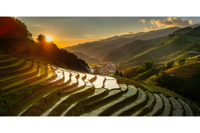 En mai, les rizi&egrave;res du nord du Vietnam entrent dans la saison des eaux et se transforment en immenses miroirs naturels.