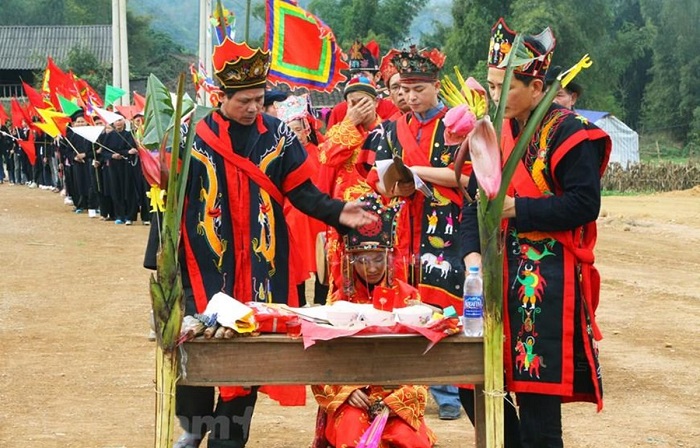 pratique Then Vietnam ceremonie