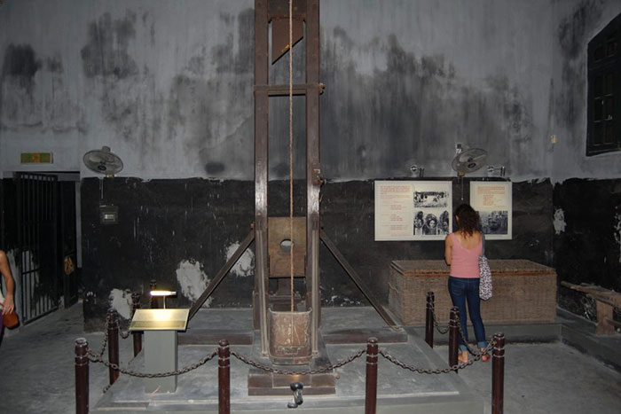 prison Hoa Lo de Hanoi guillotine