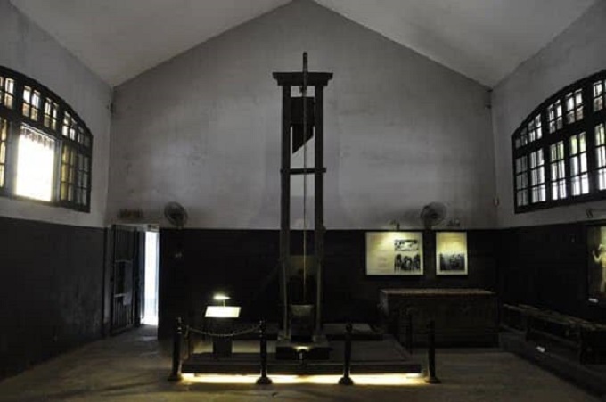Prison Hoa Lo guillotine