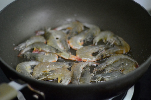 Recette des crevettes sautées à la sauce aigre-douce au tamarin 7