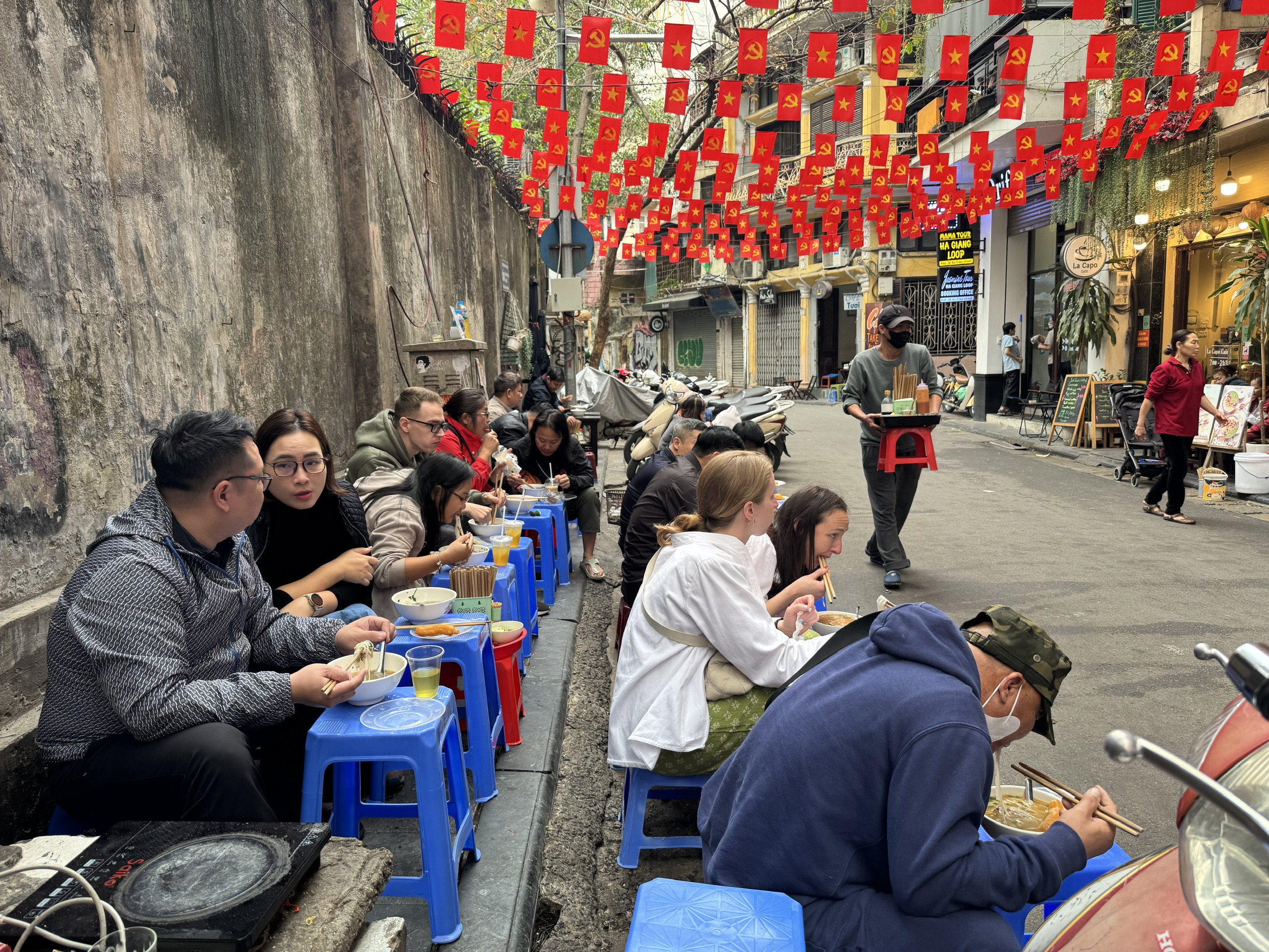 Restaurant de pho 'tabouret" à Hanoi 