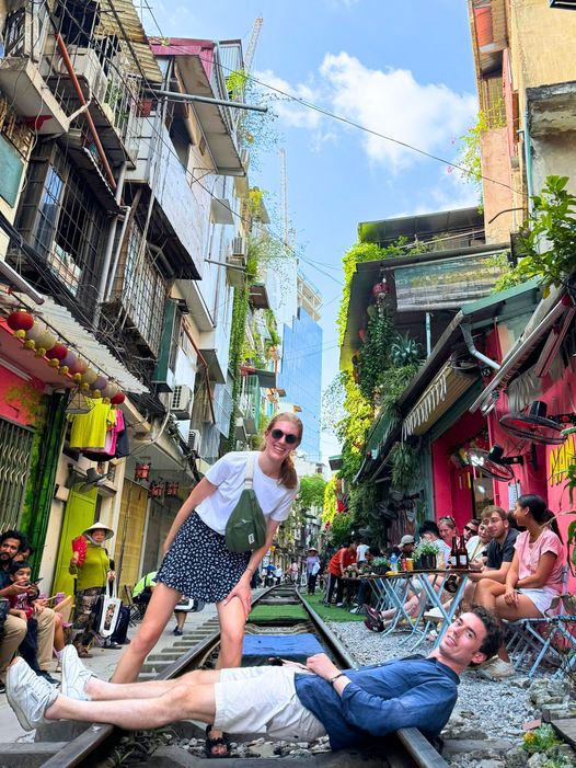 rue du train à Hanoi