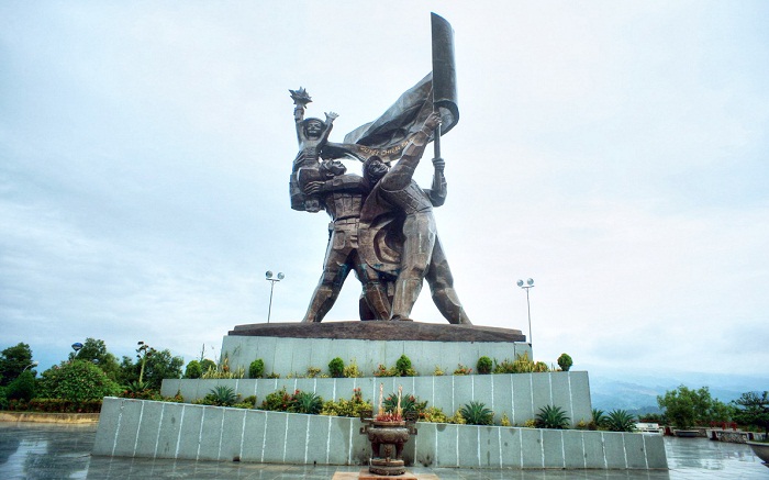 site Dien Bien statue