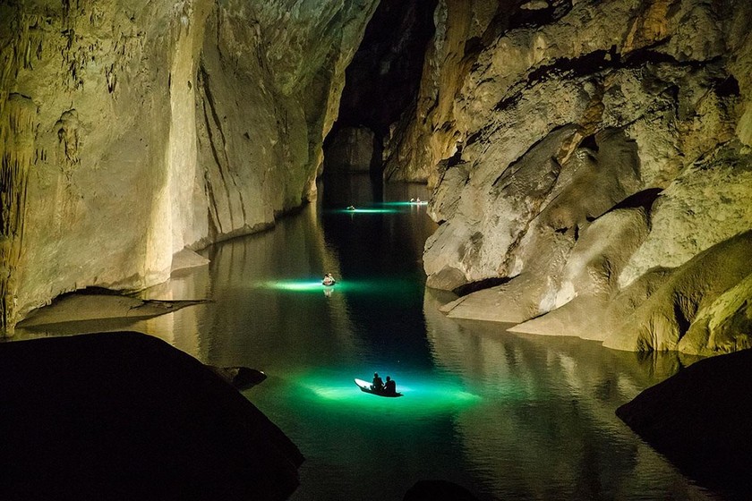 Lintérieur de la grotte Son Doong, la plus grande grotte au monde