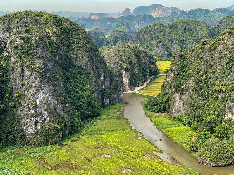 Balades dans la fabuleuse baie d'Halong terrestre