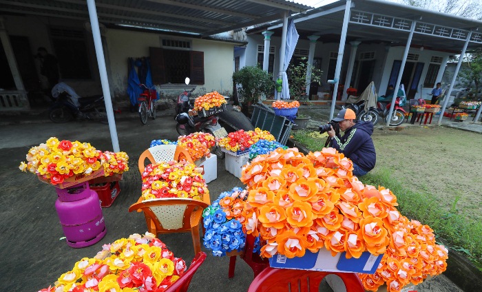 Têt coloré au village de fleurs en papier Thanh Tien, Hue