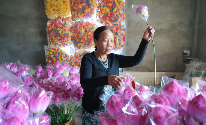 Têt coloré au village de fleurs en papier Thanh Tien, Hue