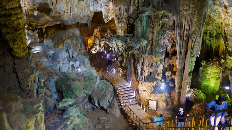 grotte de la Galaxie, grotte de Thien Ha, Ninh Binh, Tam Coc, Trang An, Hoa Lu, Van Long, promenade en bateau, excursion en bateau à Ninh Binh