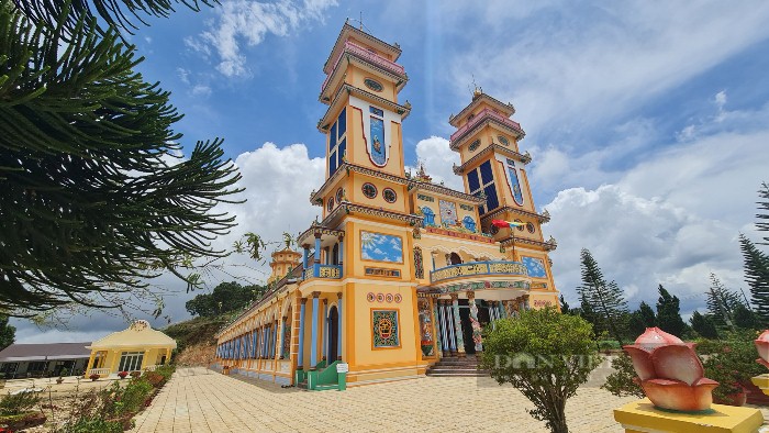 Top 10 des plus belles architectures à Da Lat-Le temple caodaïsme Da Phuoc-Nha Tho Cao Dai Da Phuoc