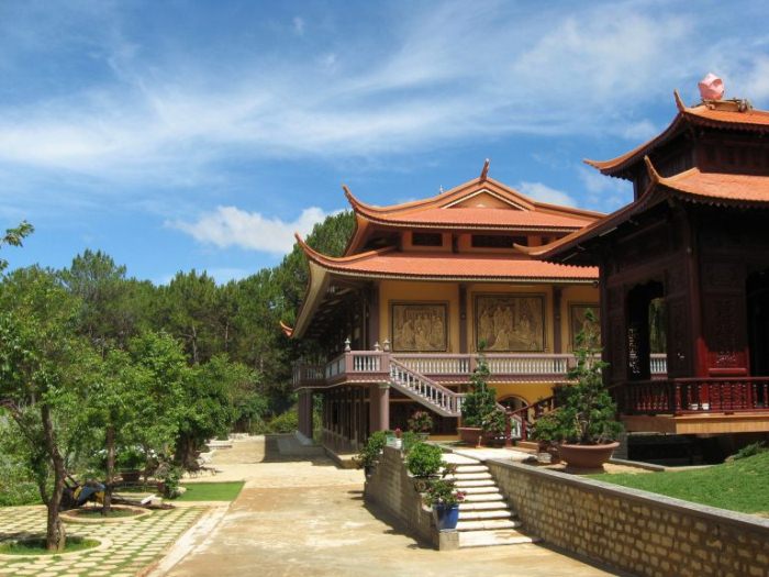 Top 10 des plus belles architectures à Da Lat-Monastere Zen Truc Lam-Thien Vien Truc Lam