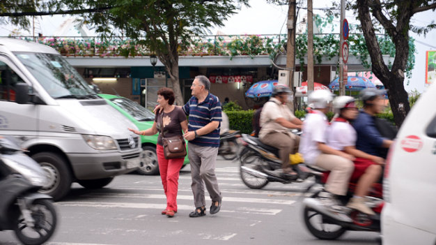 traverser la rue au Vietnam