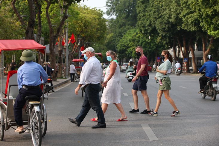 traverser la rue à hanoi