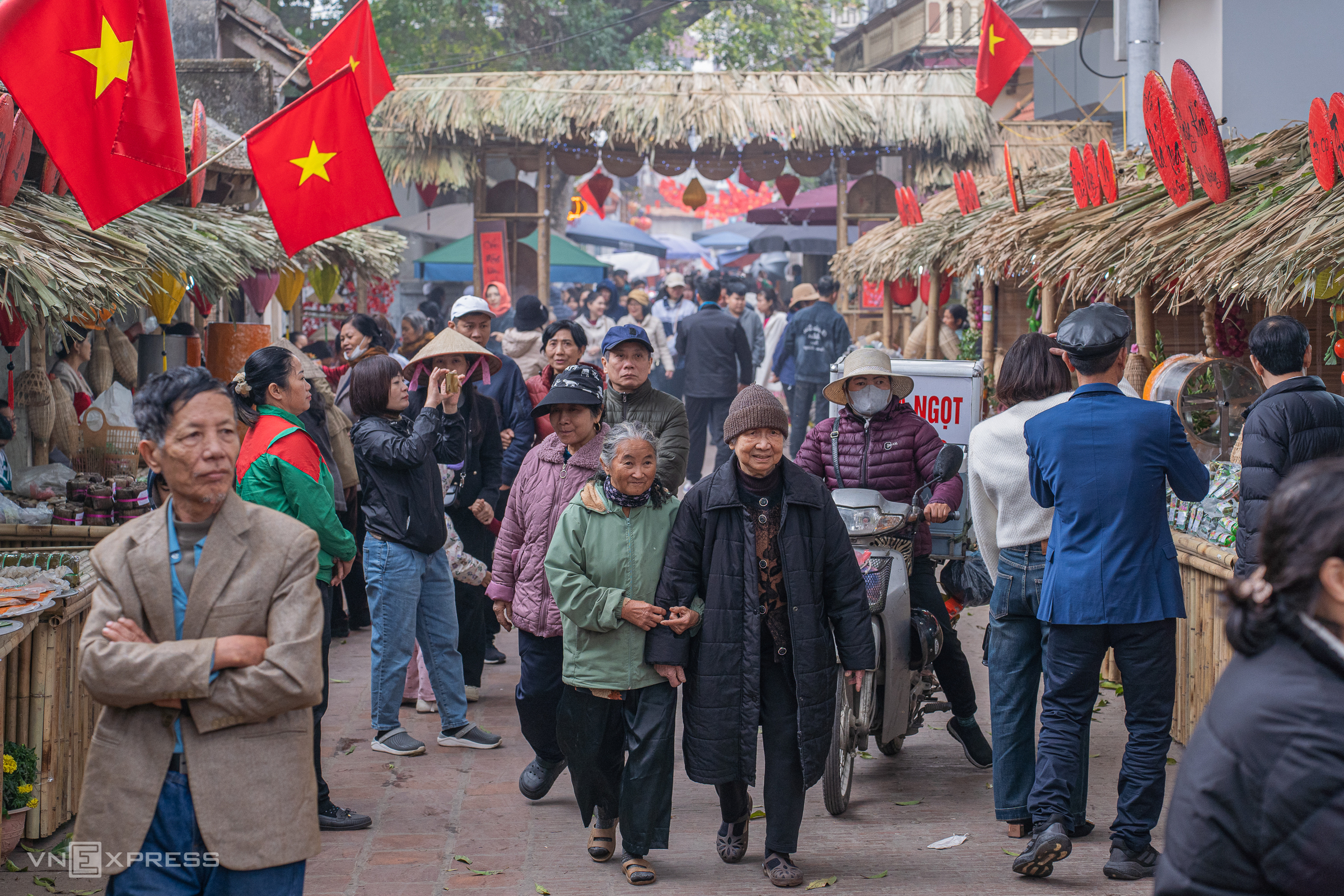 L'événement tente d'attirer les visiteurs pour découvrir, vivre et faire des achats directement au village.