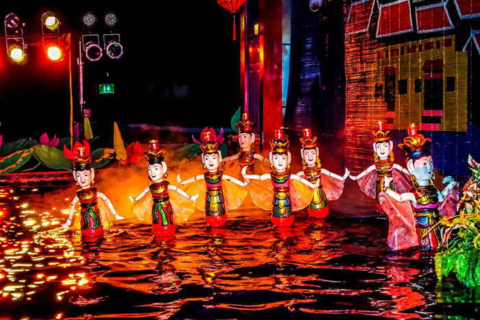 Voyage vacances vietnam famille marionnettes sur eau