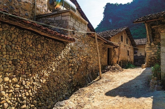 village Khuoi Ky, cao bang vietnam, maison en pierre