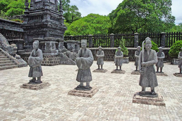 visiter hue vietnam tombe imperial