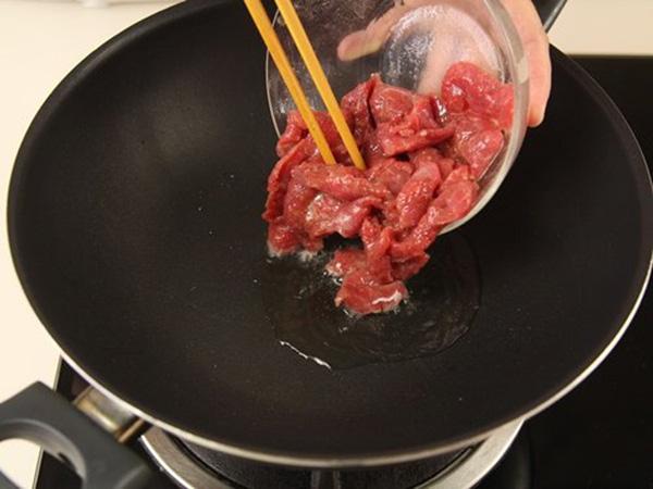 La meilleure recette de nouilles sautées au bœuf ( mì xào bò ) 